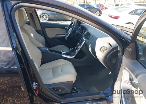 2018 Volvo S60 T5 Dynamic из США, поврежденный, VIN YV126MFL2J2466934